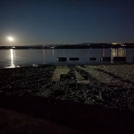 Villa Nad Jeziorem - Mira *