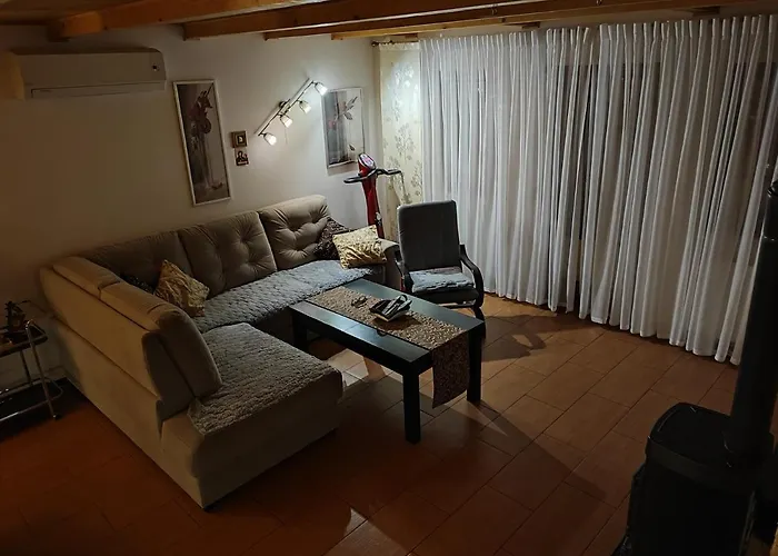 Villa Nad Jeziorem - Mira Zarzecze (Silesia)